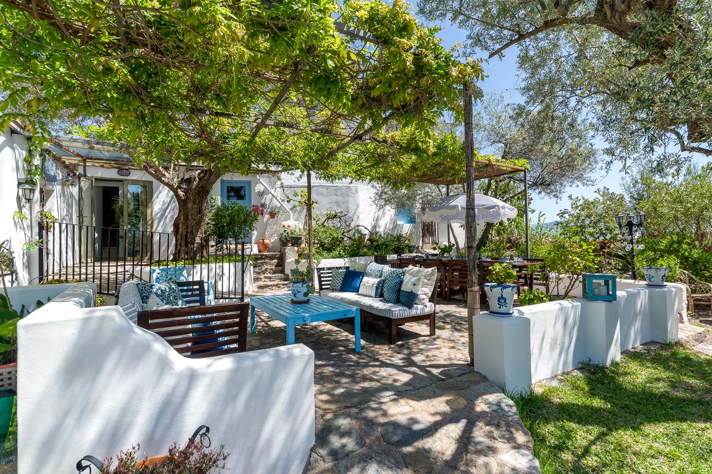 Furnished terraces and pergolas 